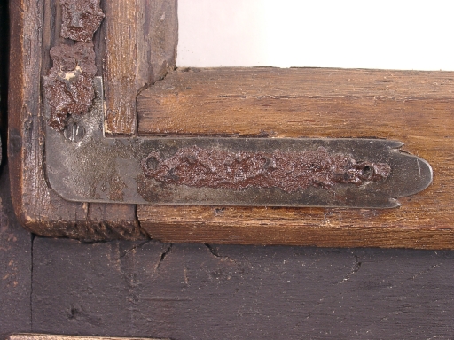 Detail Nachzustand - erg�nzter Fensterwinkel mit aufgeklebten Resten des Originals